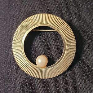 Vintage gold-toned circle brooch